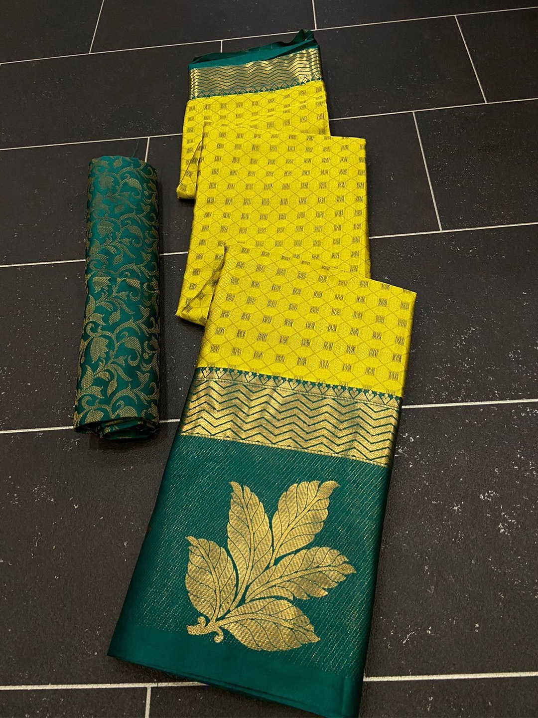 

Aika Ethnic Motifs Zari Pure Silk Banarasi Saree, Green