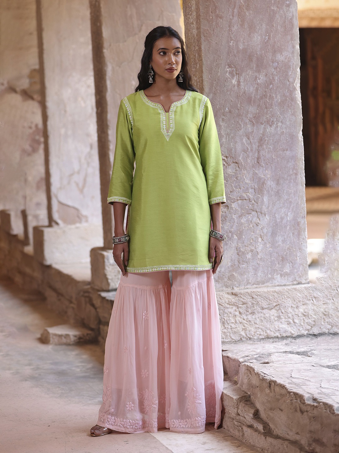 

THE HOUSE OF INDU Embroidered Chikankari Chikankari Kurti, Green