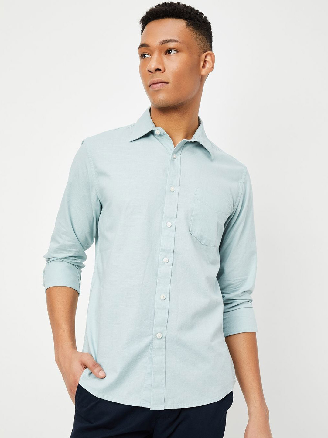 

max Men Slim Fit Spread Collar Solid Cotton Casual Shirt, Blue
