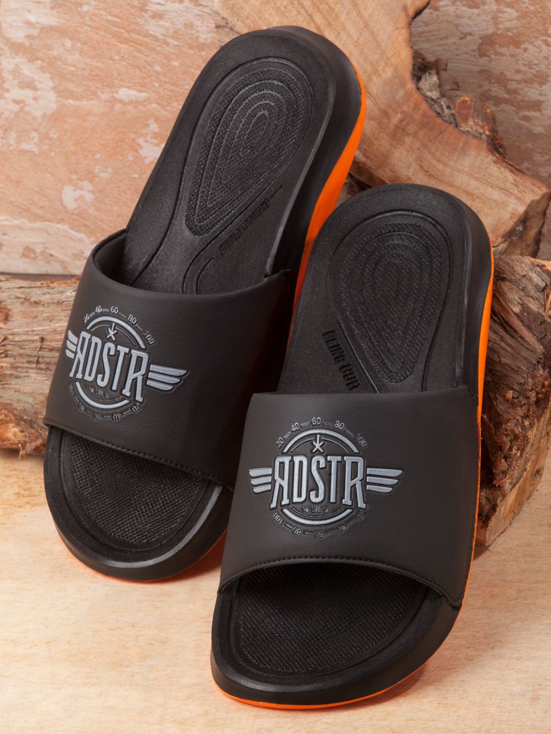 

The Roadster Lifestyle Co Men Graphic Printed Sliders, Black