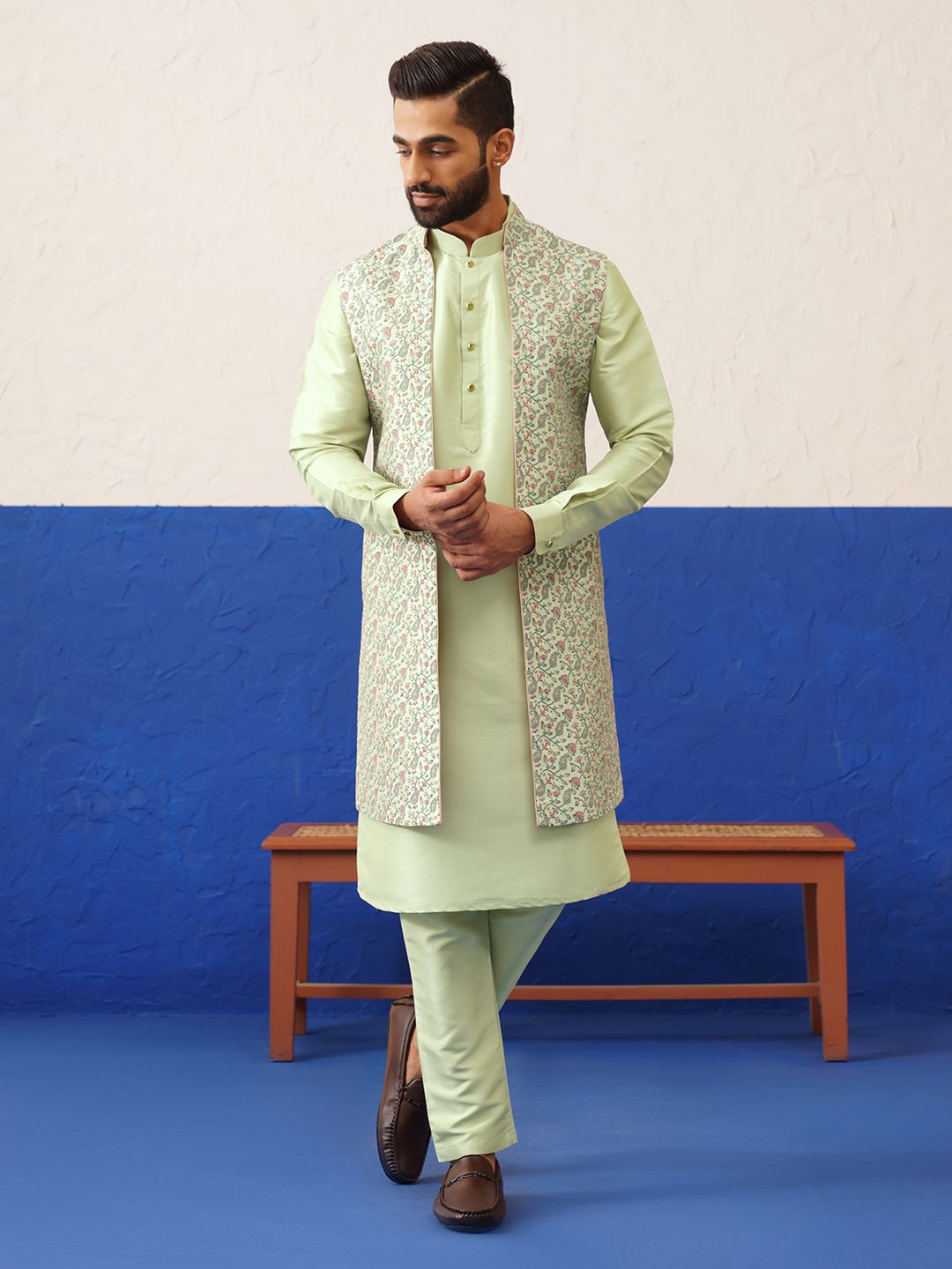 

TheEthnic.Co Men Mandarin Collar Regular Kurta with Trouser & Jacket, Green