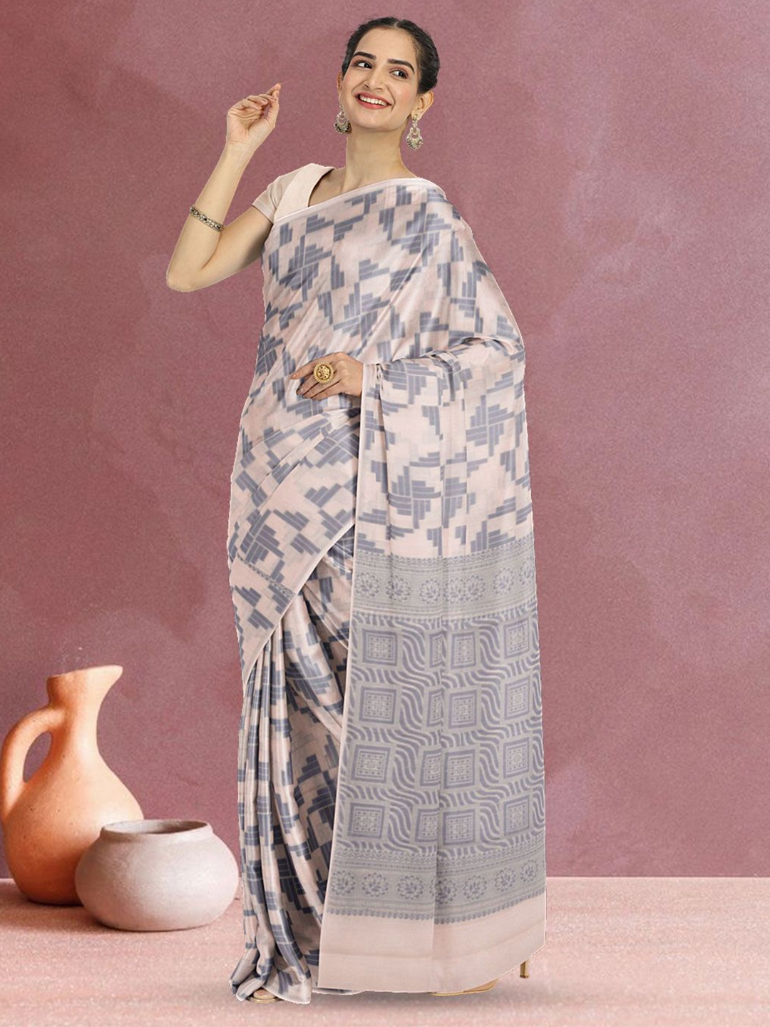 

Avishya Geometric Printed Saree, Cream