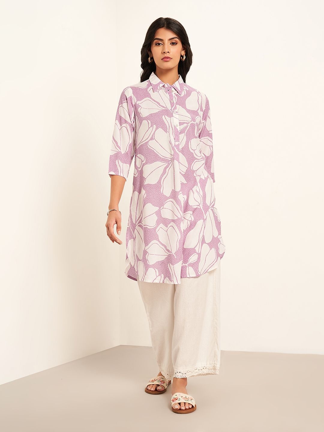 

RANGMANCH BY PANTALOONS Floral Printed Shirt Collar Straight Kurtas, Purple