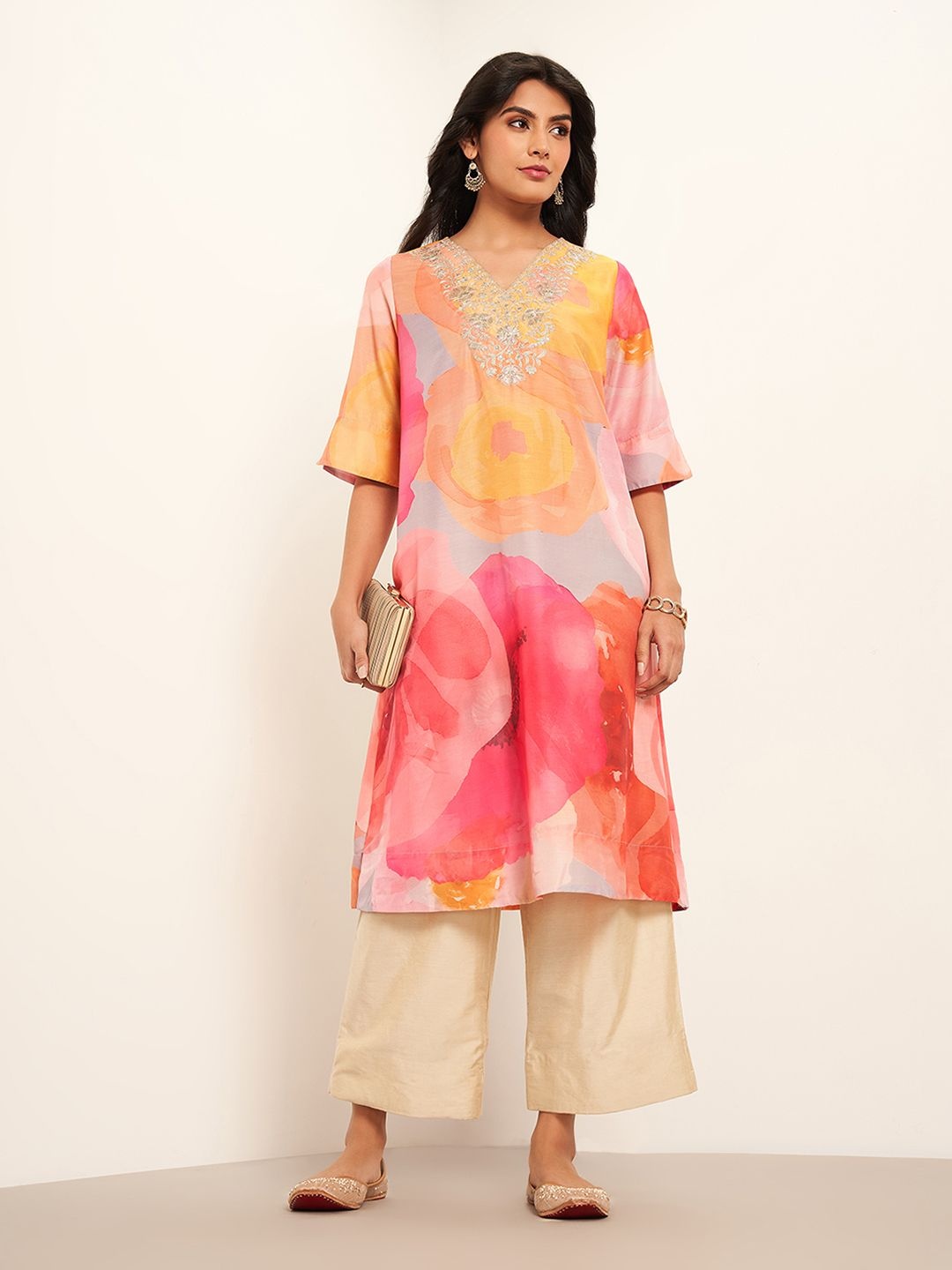 

RANGMANCH BY PANTALOONS Floral Emboidered V-Neck A-Line Kurta, Pink