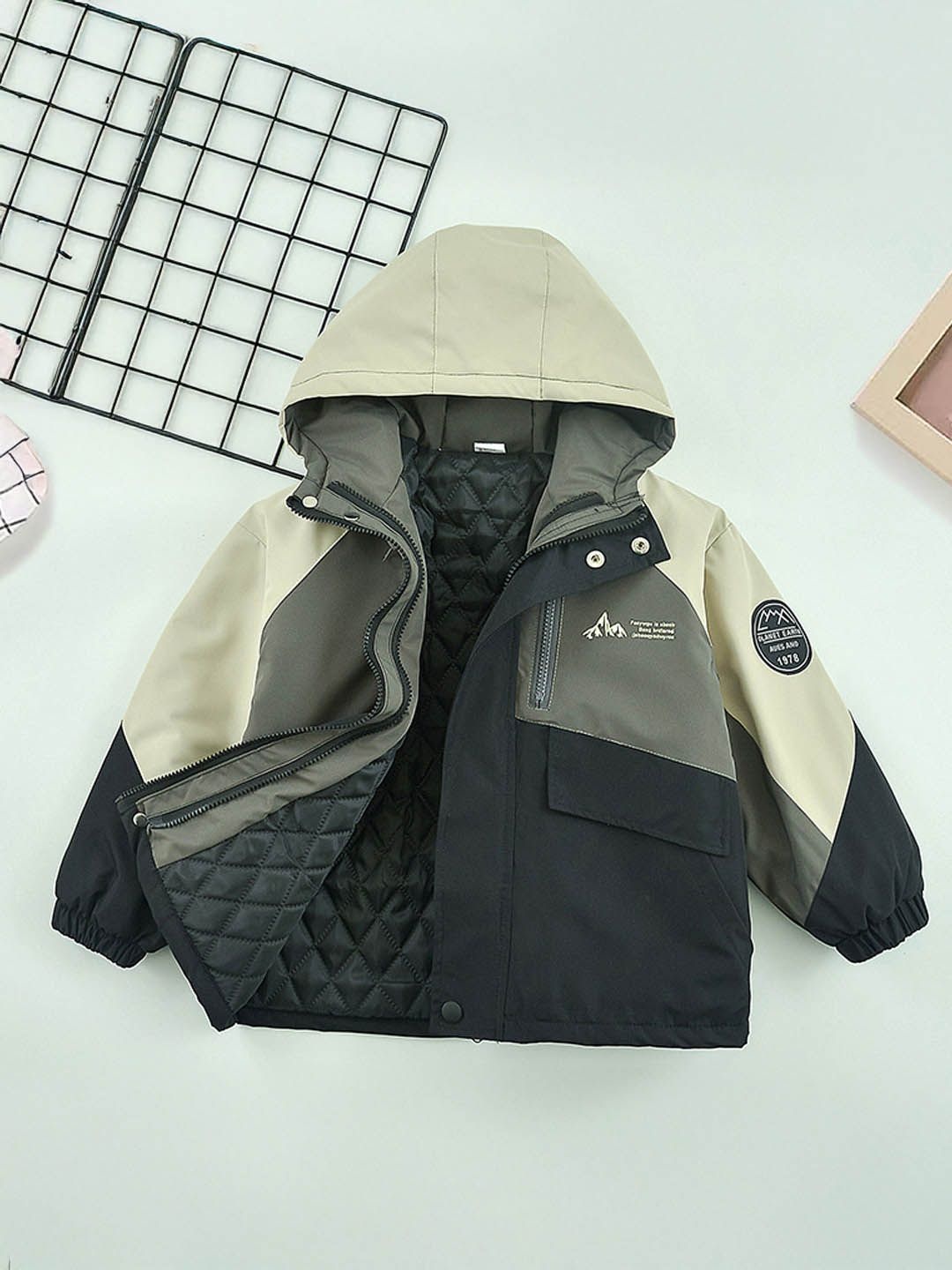 

Xsole Unisex Kids Colourblocked Padded Jacket, Black