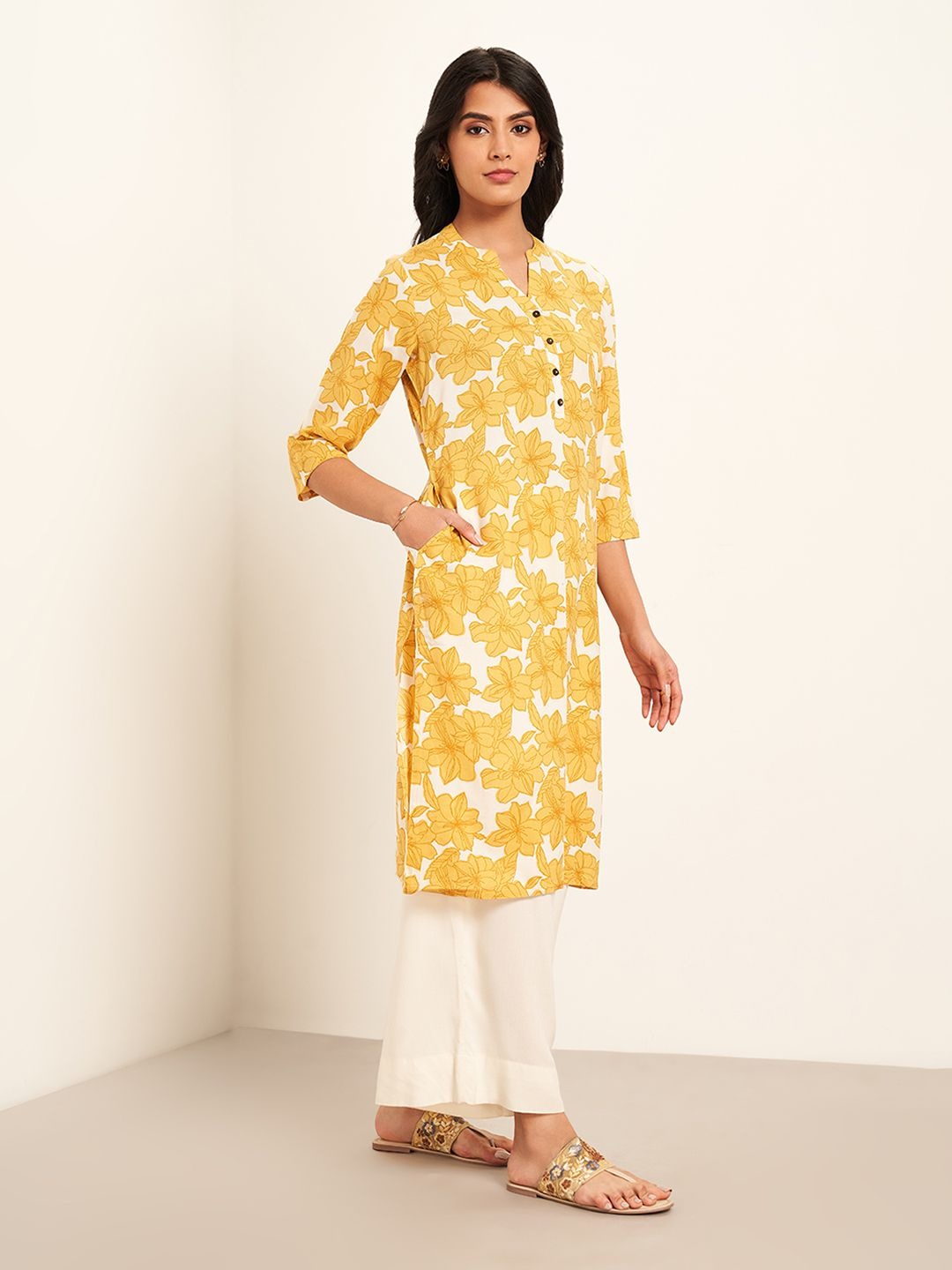 

RANGMANCH BY PANTALOONS Floral Printed Mandarin Collar Straight Kurtas, Yellow