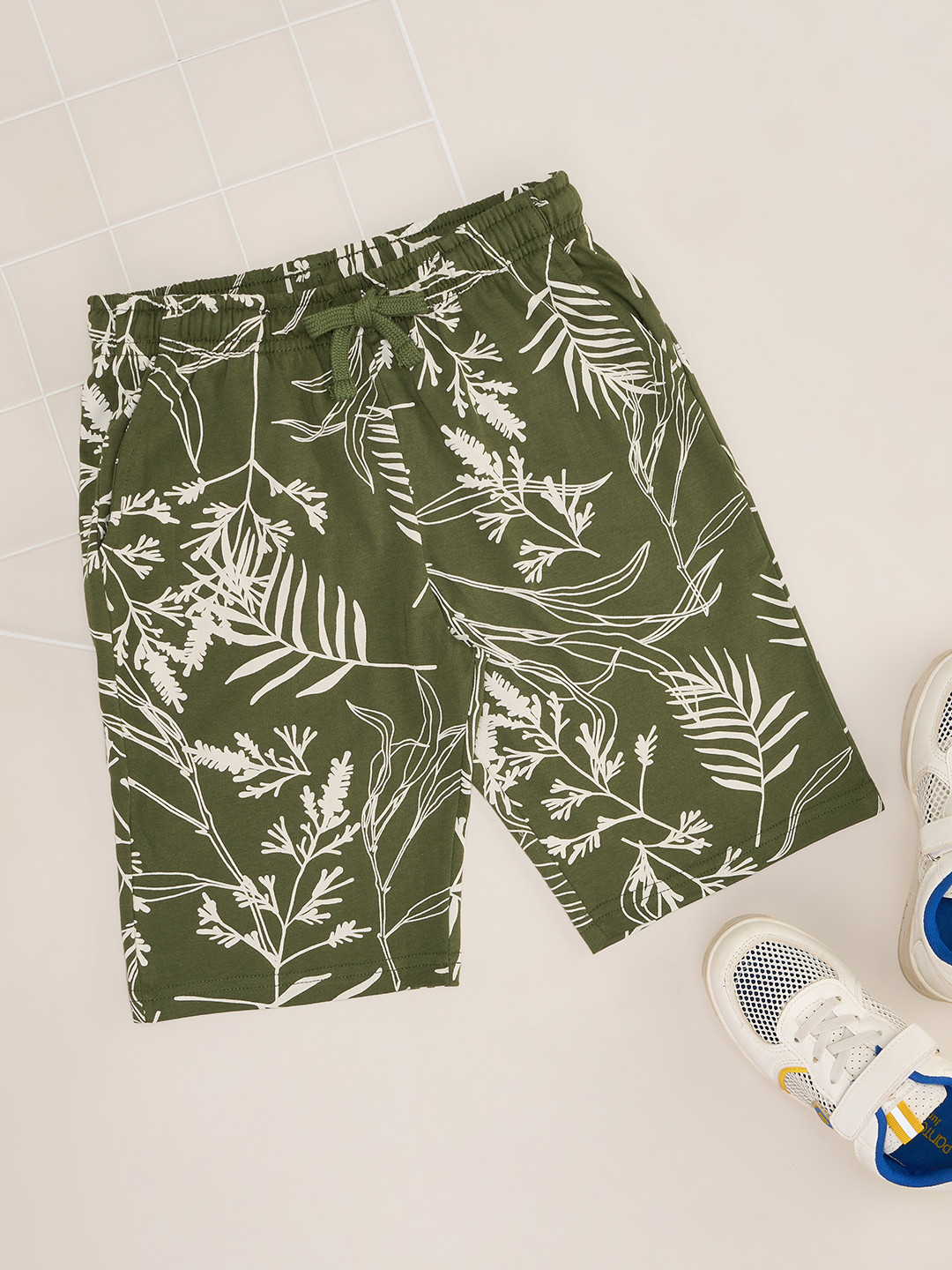 

Pantaloons Junior Boys Floral Printed Pure Cotton Regular Shorts, Olive