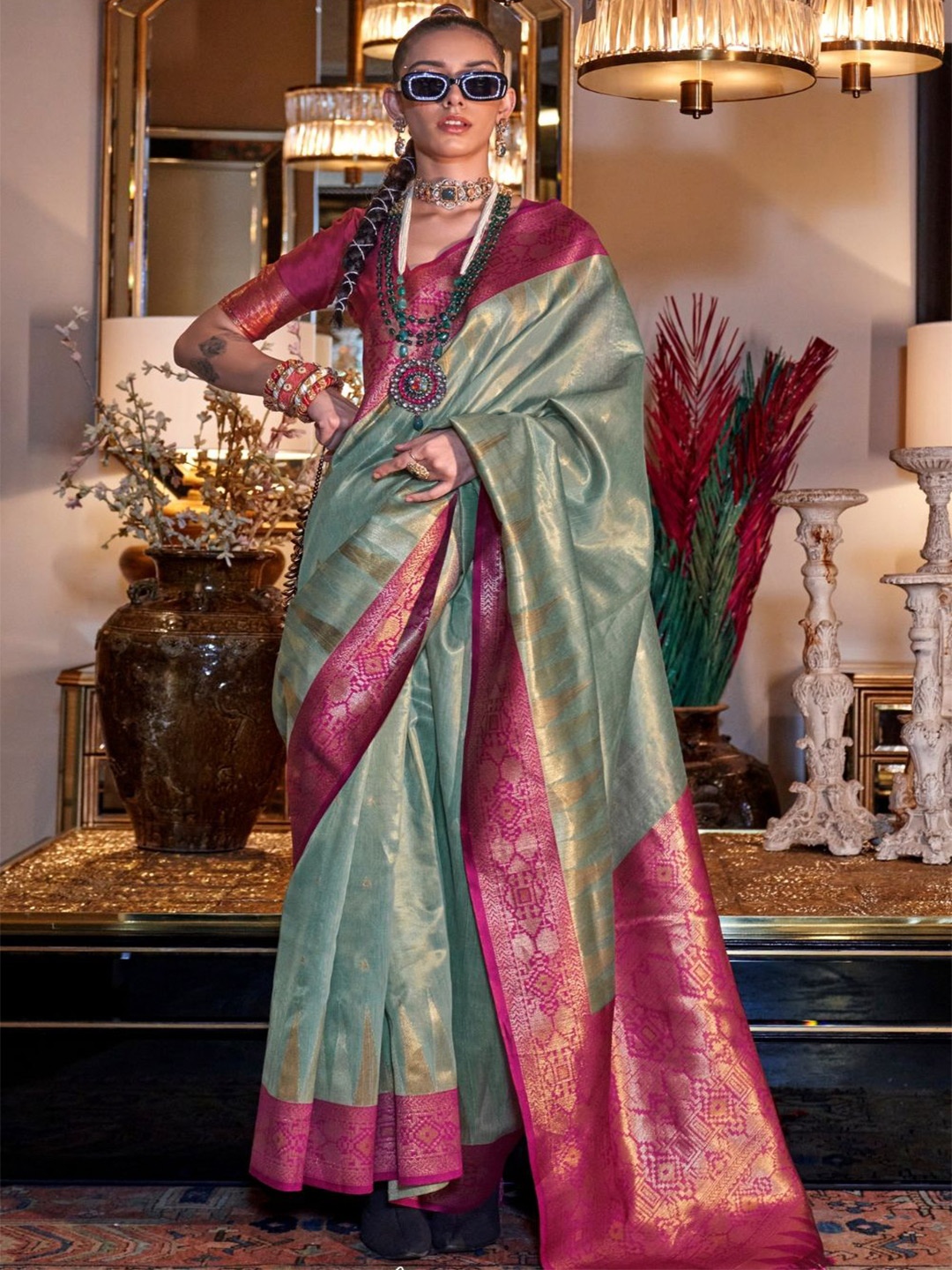

PEENGAX Woven Design Zari Tissue Saree, Green
