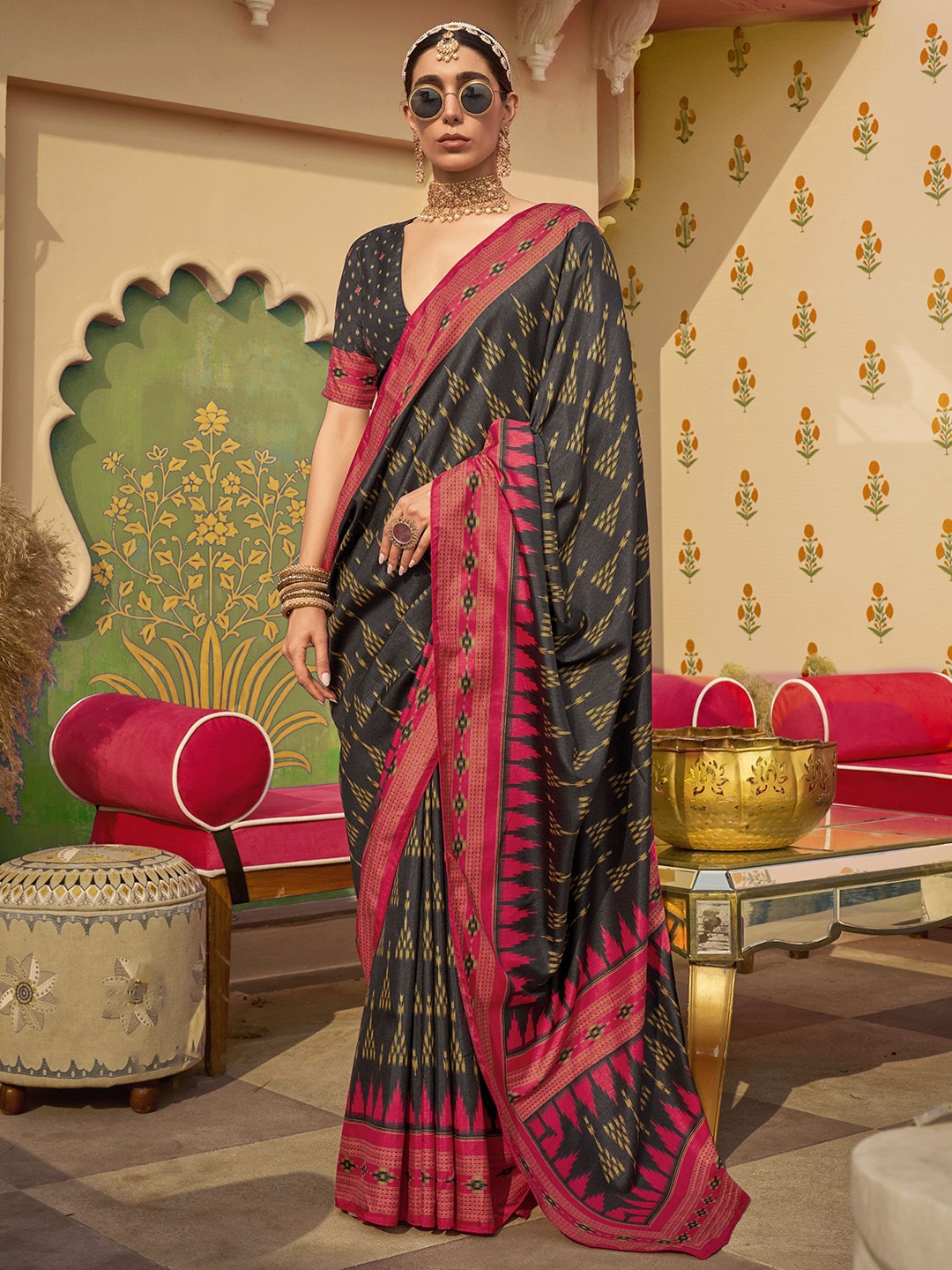 

elora Printed Saree, Black