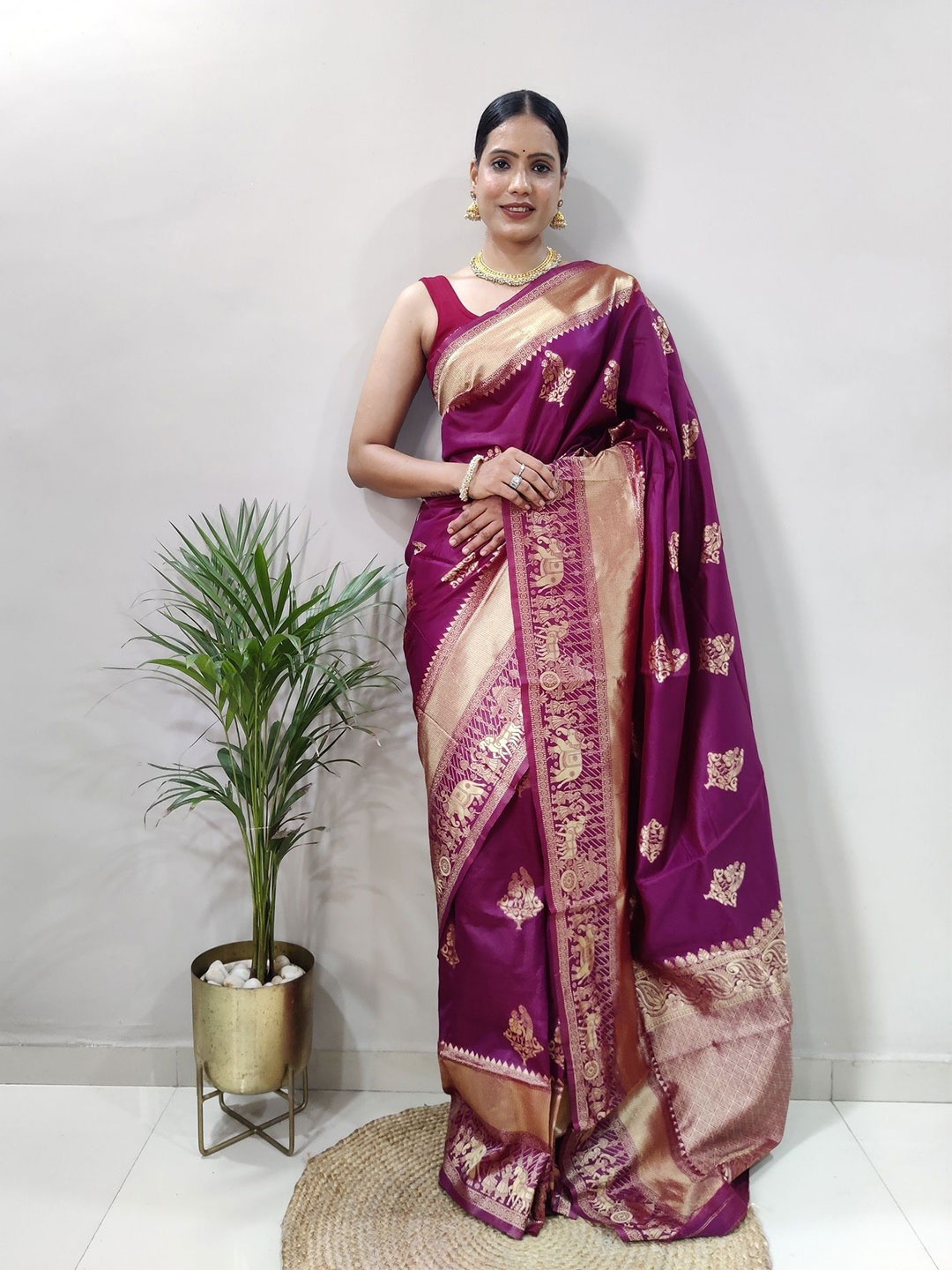 

Aika Ethnic Motifs Zari Pure Silk Banarasi Saree, Magenta