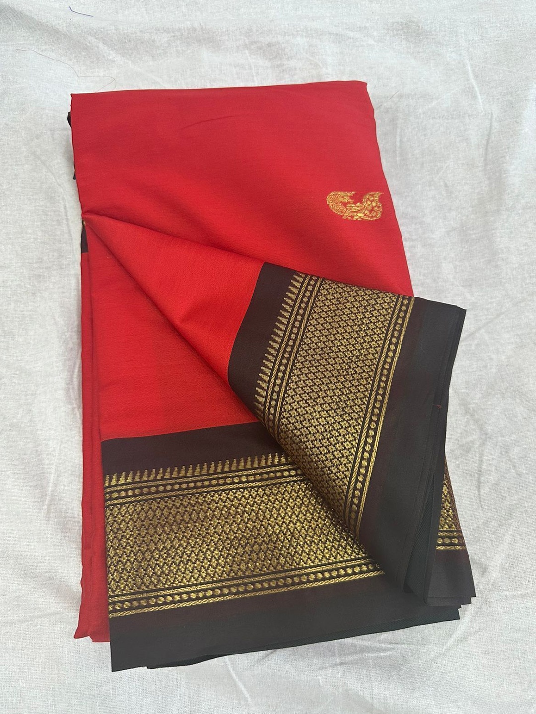 

Aika Woven Design Zari Pure Silk Banarasi Saree, Red