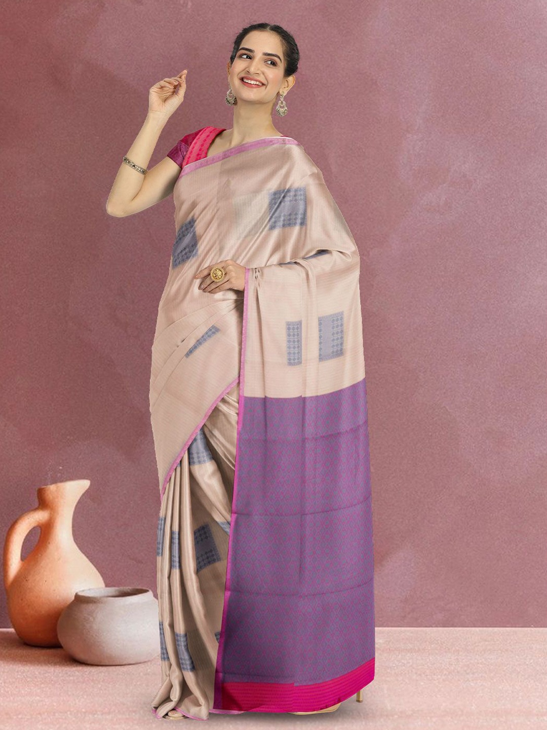 

Avishya Woven Design Geometric Saree, Beige