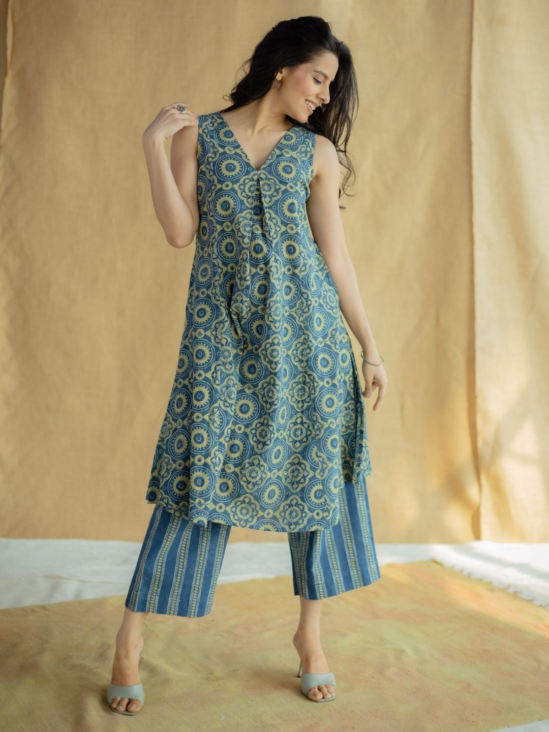 

THE INDIAN ETHNIC CO Indigo A-Line Ajrakh Cotton Kurta, Blue