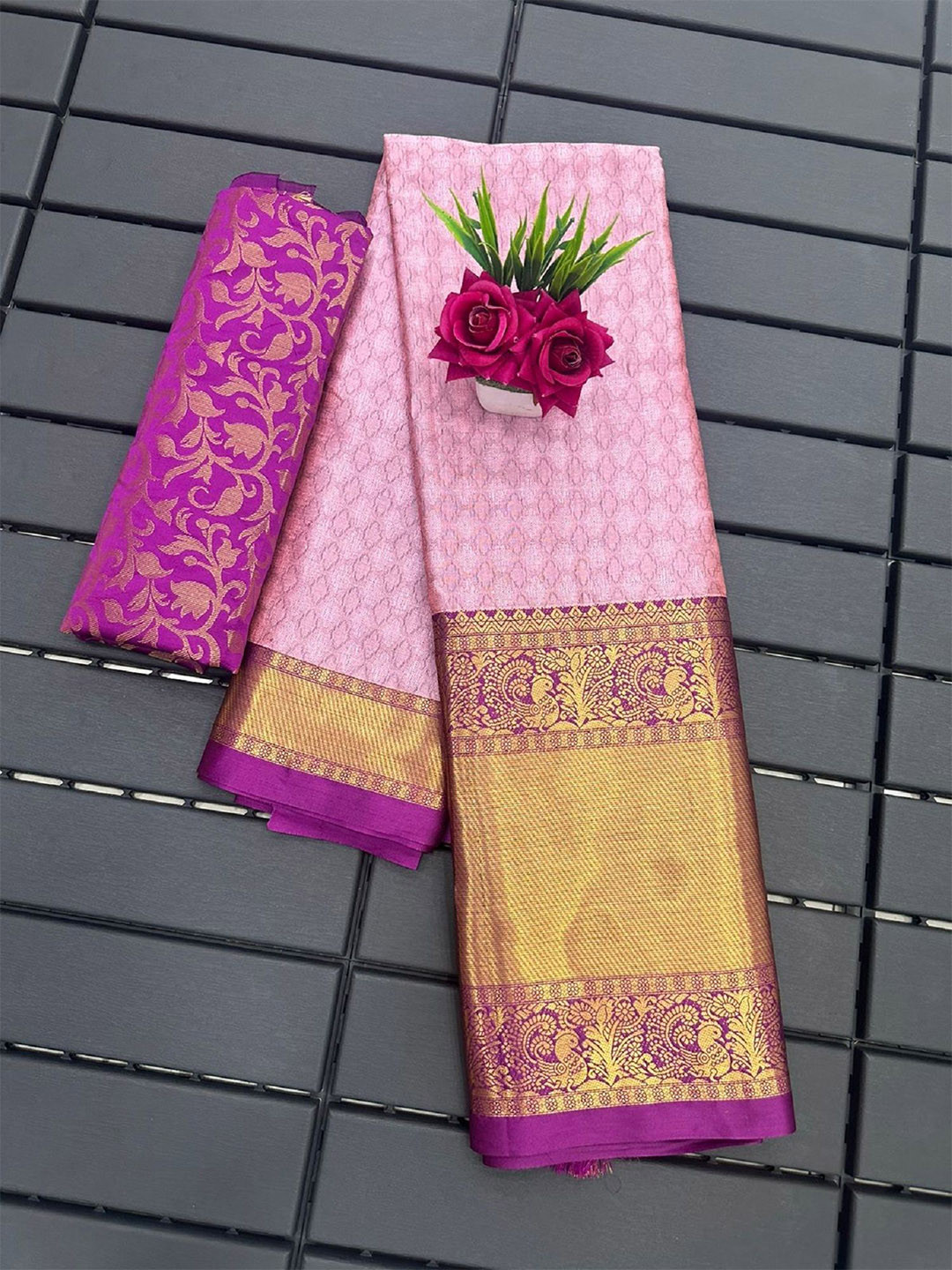 

Aika Woven Design Zari Pure Silk Banarasi Saree, Pink