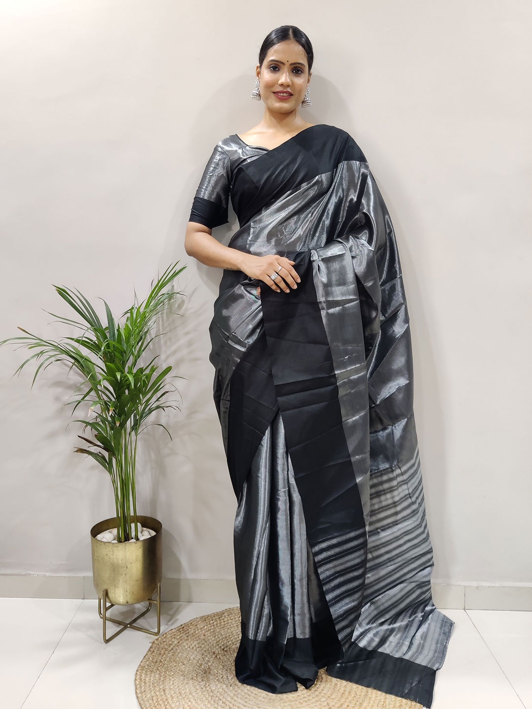 

Aika Pure Silk Banarasi Saree, Grey