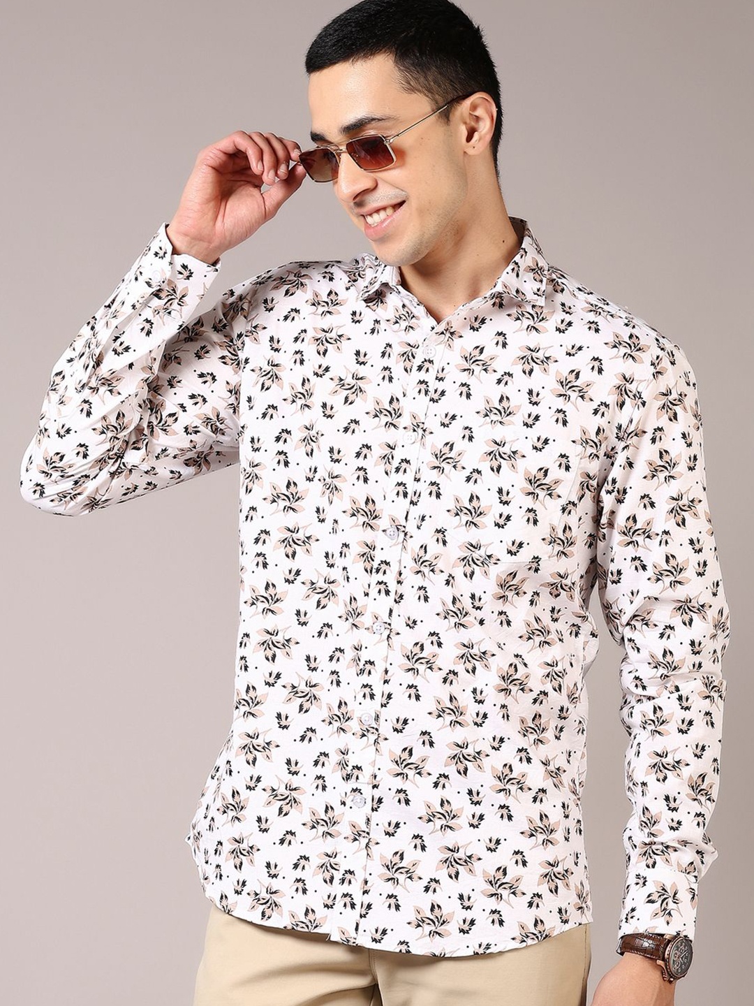 

V-Mart Men Spread Collar Floral Printed Cotton Casual Shirt, White