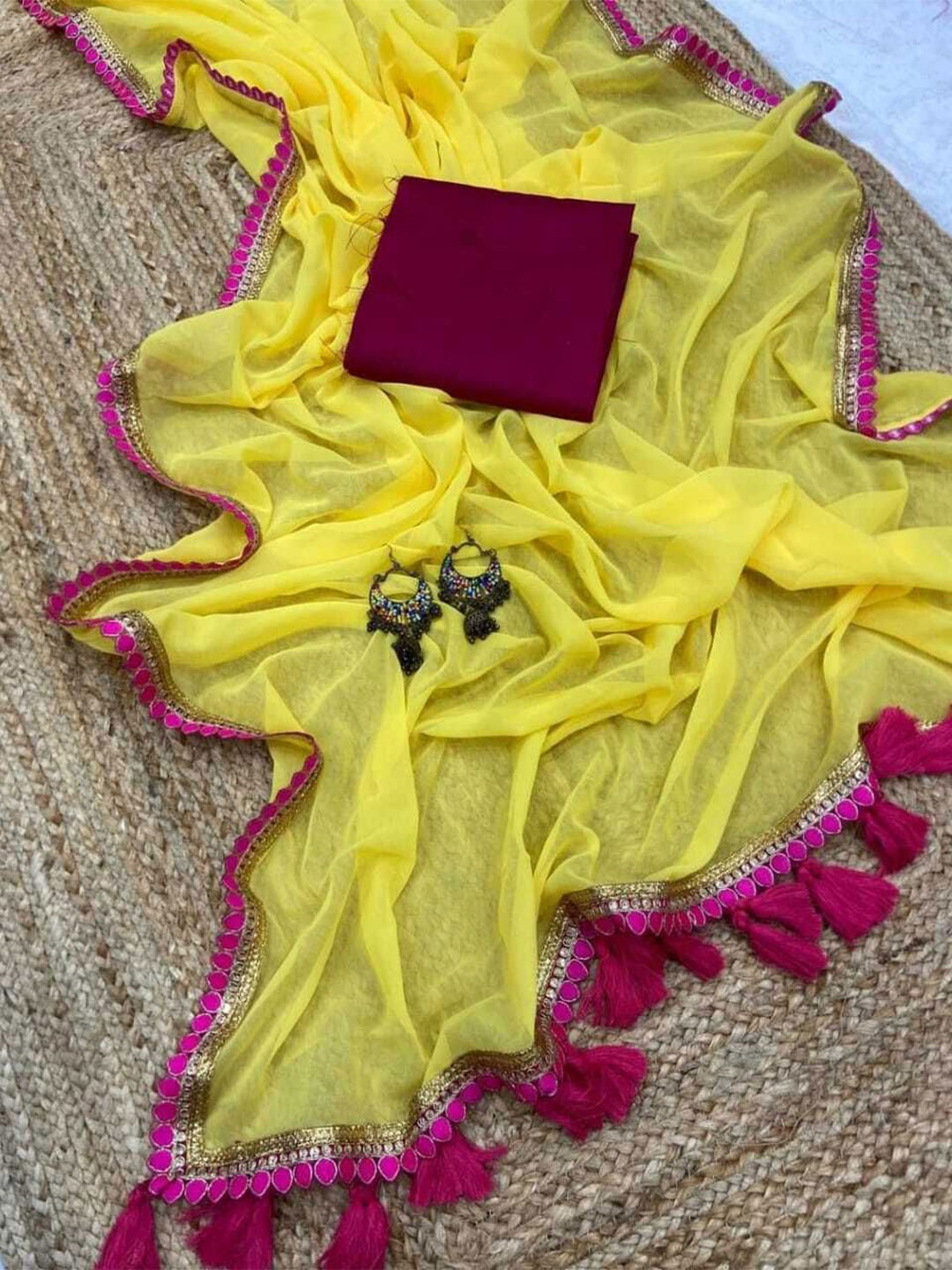 

Aika Sequinned Silk Blend Saree, Yellow