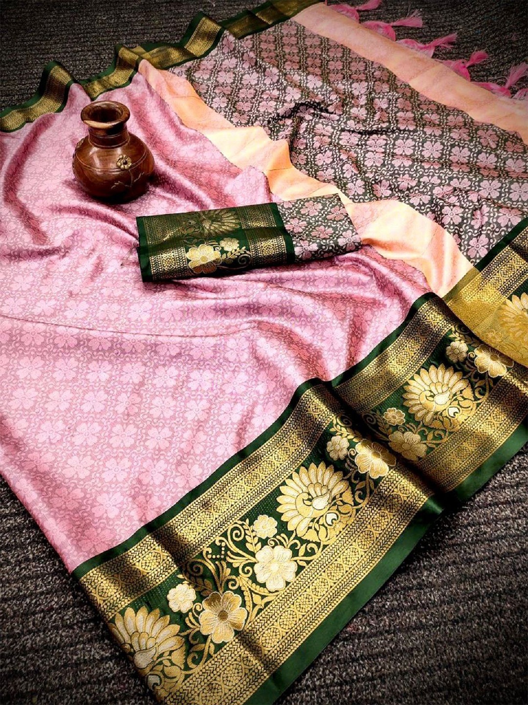 

Aika Woven Design Zari Saree, Pink