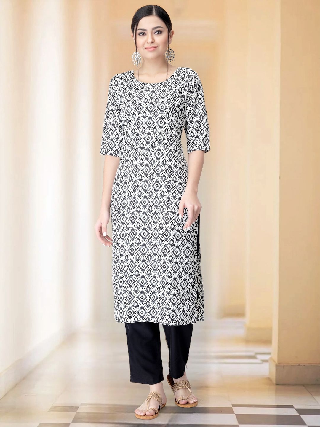 

7Threads Selection Of 2 Ethnic Motifs Printed Round Neck Straight kurta With Trousers, Grey