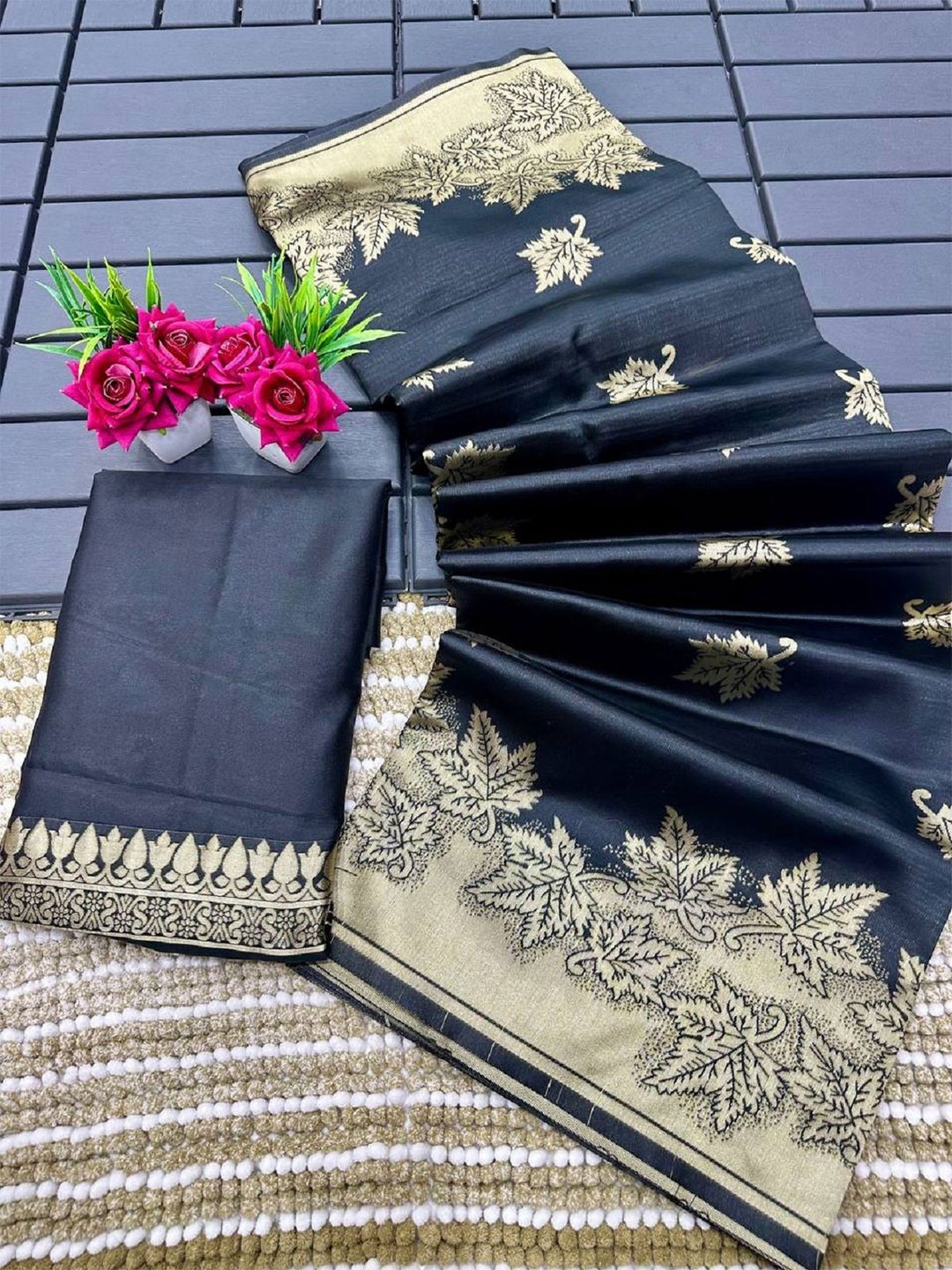 

Aika Woven Design Pure Chiffon Saree, Black