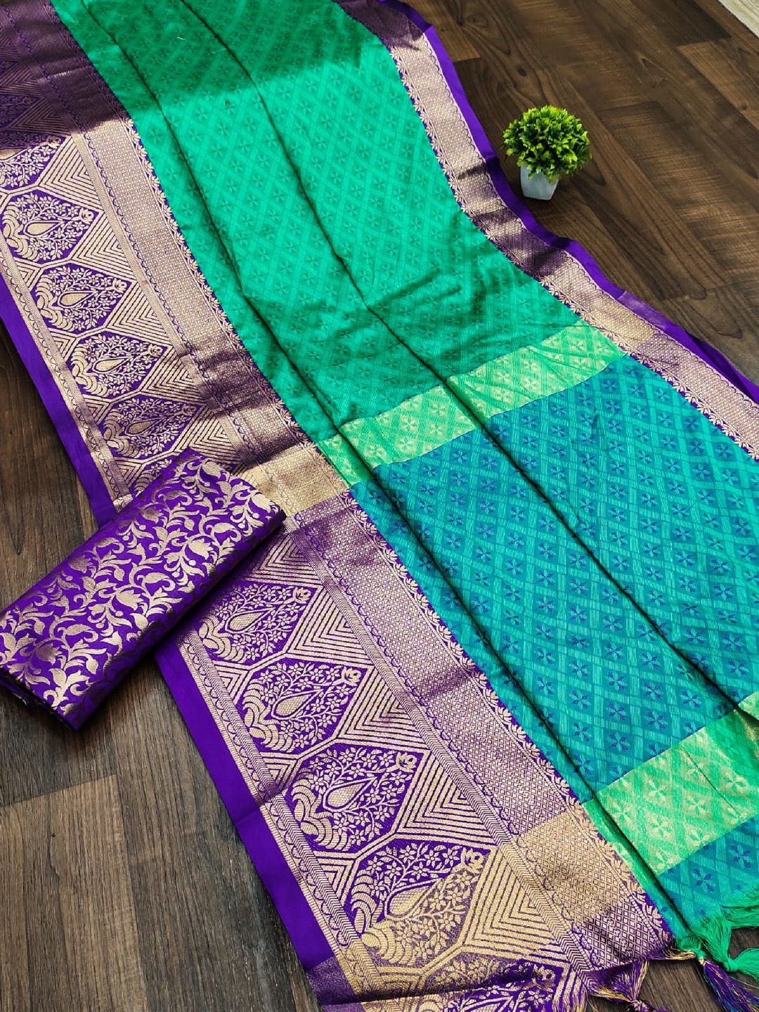 

Aika Woven Design Zari Pure Silk Banarasi Saree, Blue