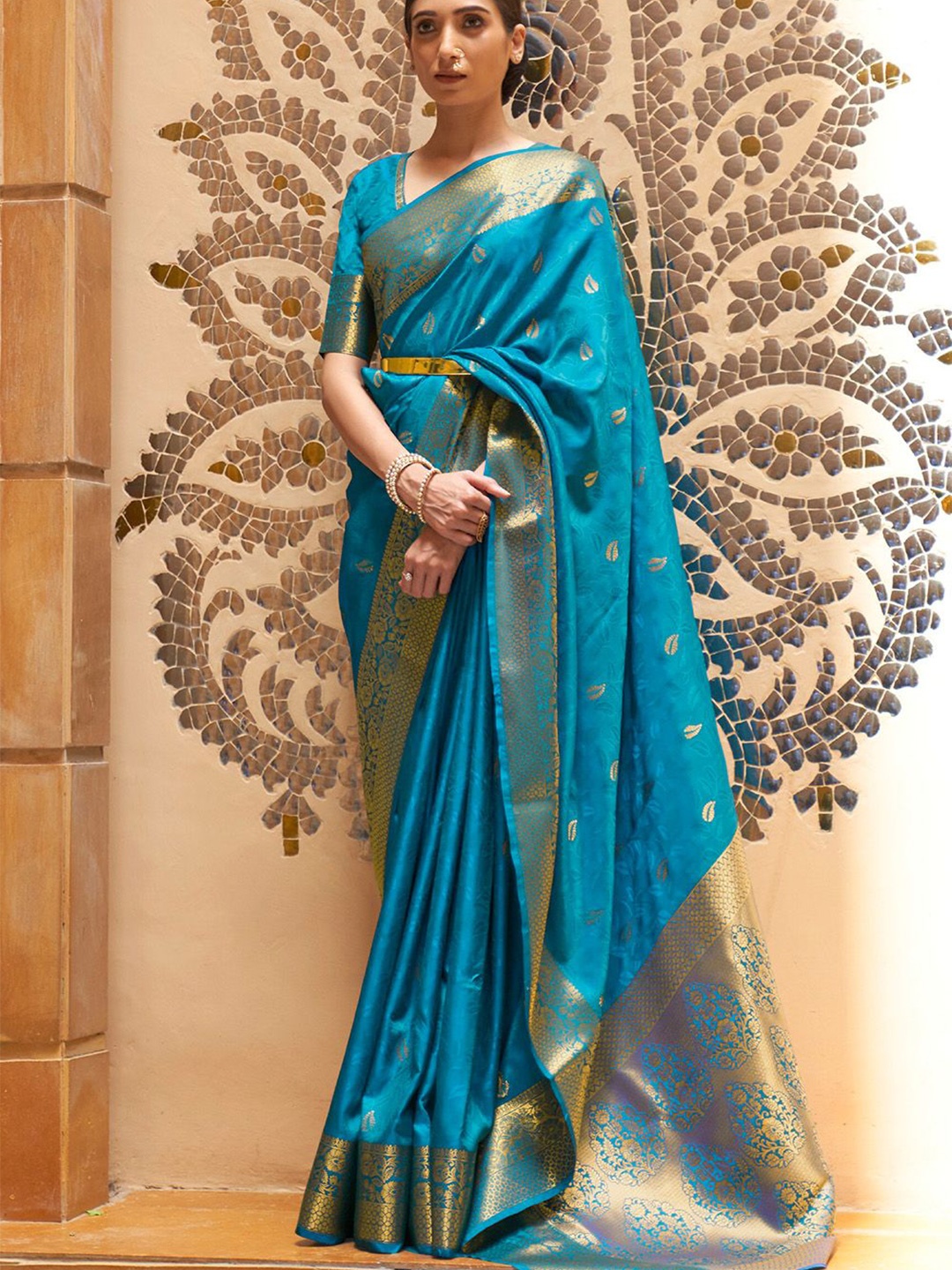 

PEENGAX Ethnic Motifs Woven Design Zari Kanjeevaram Saree, Blue