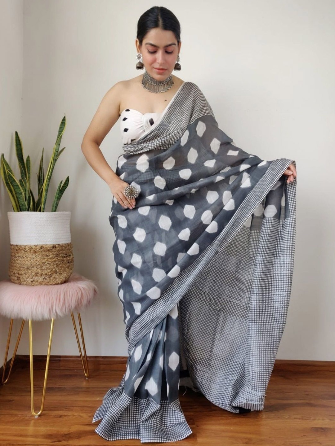 

Craft Musium Pure Cotton Bagru Saree, Grey