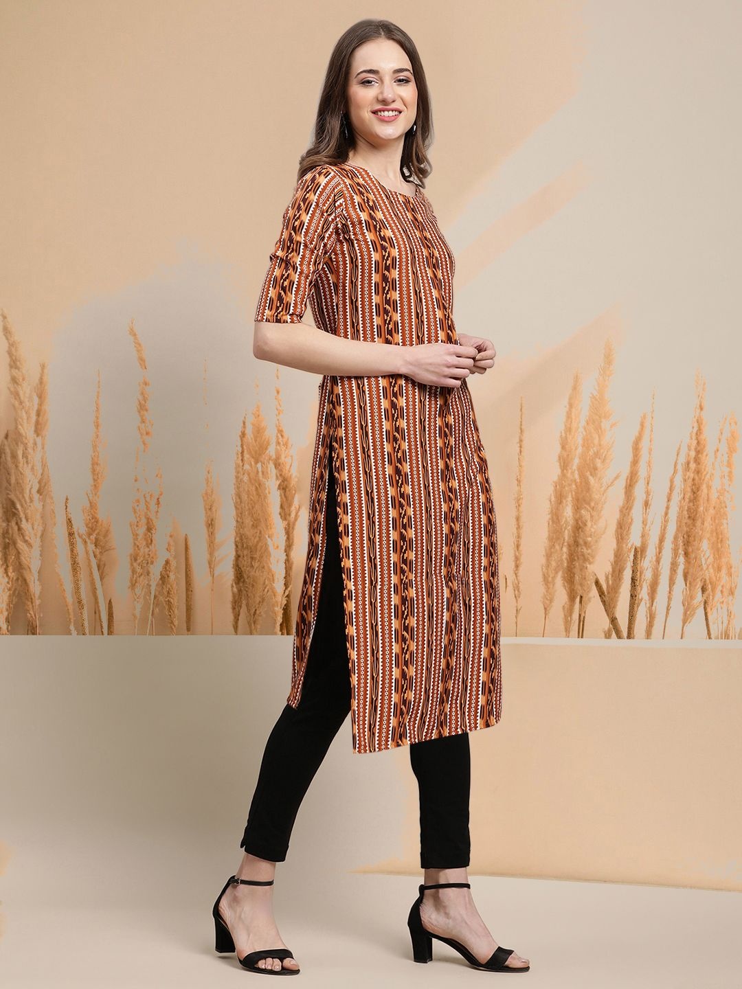 

7Threads Selection Of 2 Ethnic Motifs Printed Round Neck Straight Kurta With Trousers, Orange