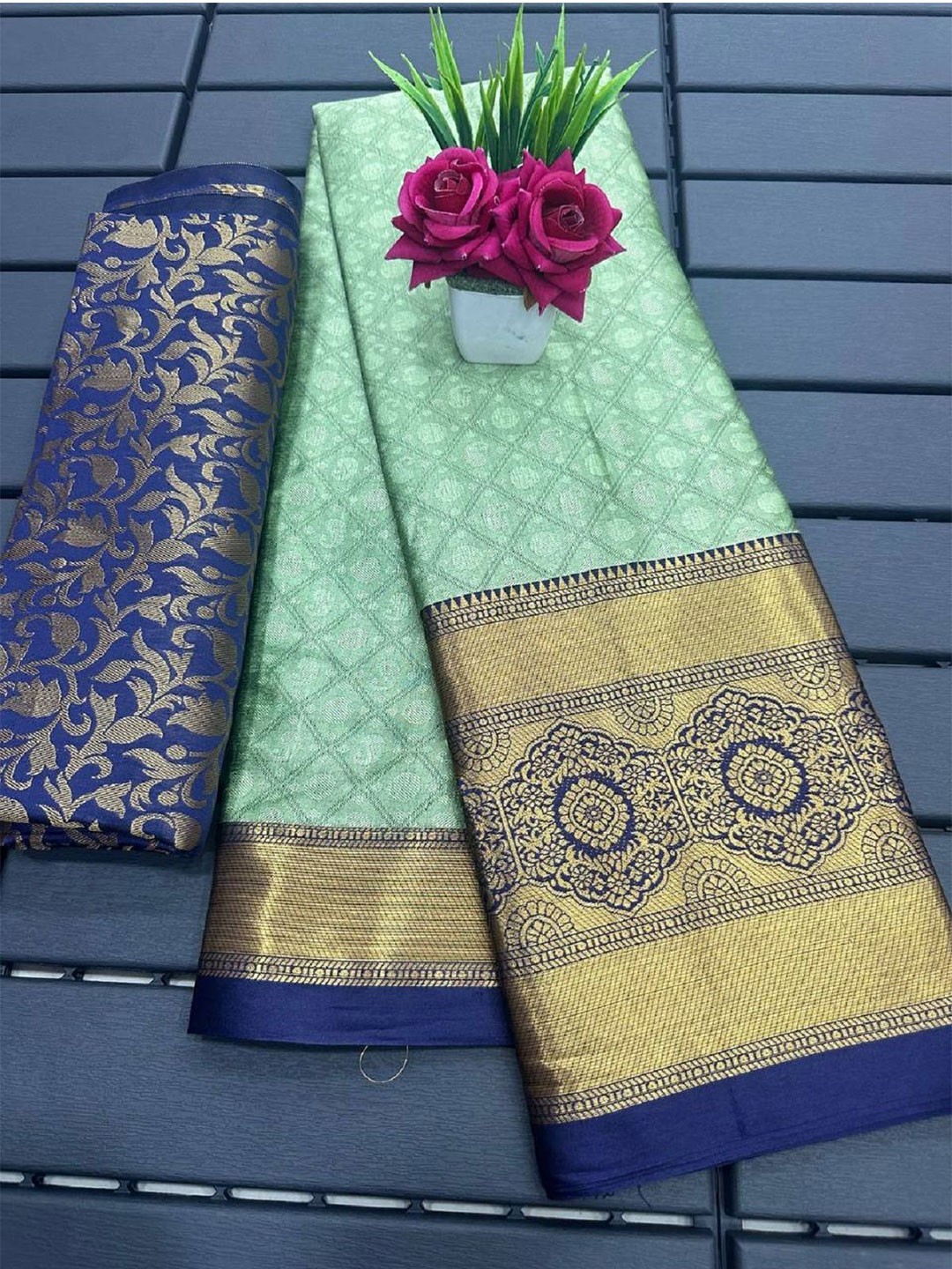 

Aika Woven Design Zari Pure Chiffon Saree, Green