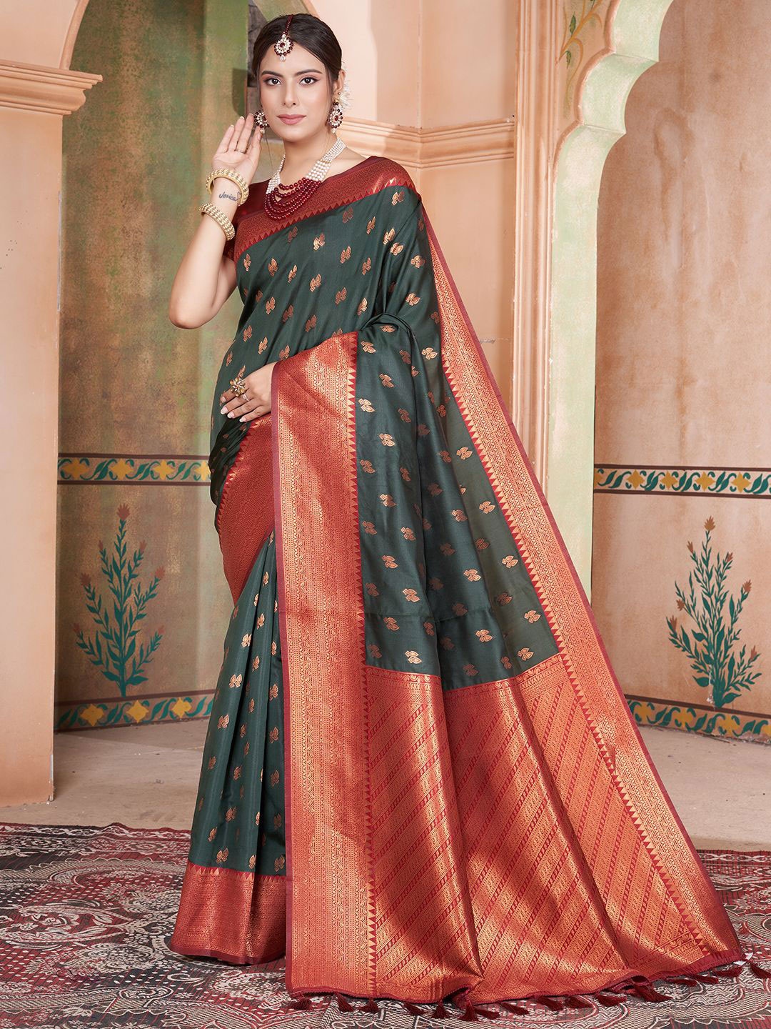 

Mitera Ethnic Motifs Zari Kanjeevaram Saree, Green