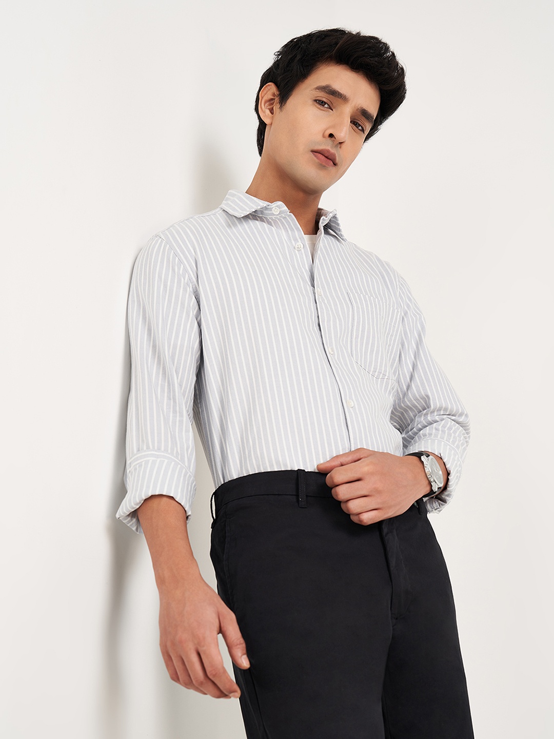 

Peregrine by Pantaloons Men Slim Fit Spread Collar Vertical Striped Cotton Casual Shirt, Grey