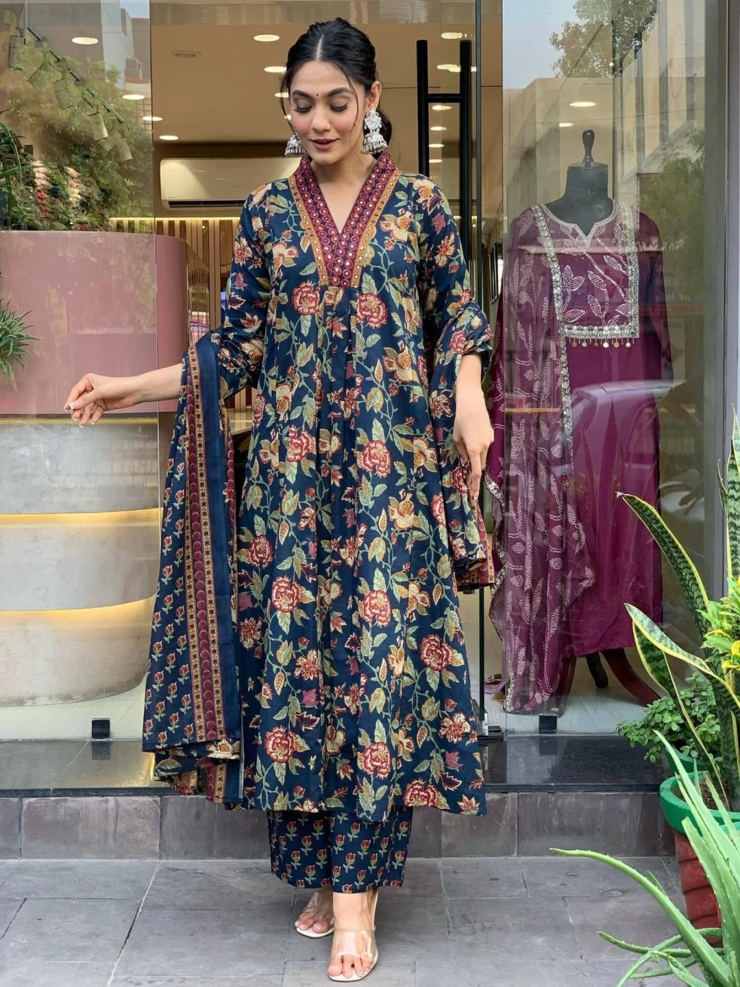 

Moda Rapido Floraal Printed V-Neck Pleated A-Line Kurta With Palazzo & Dupatta, Blue