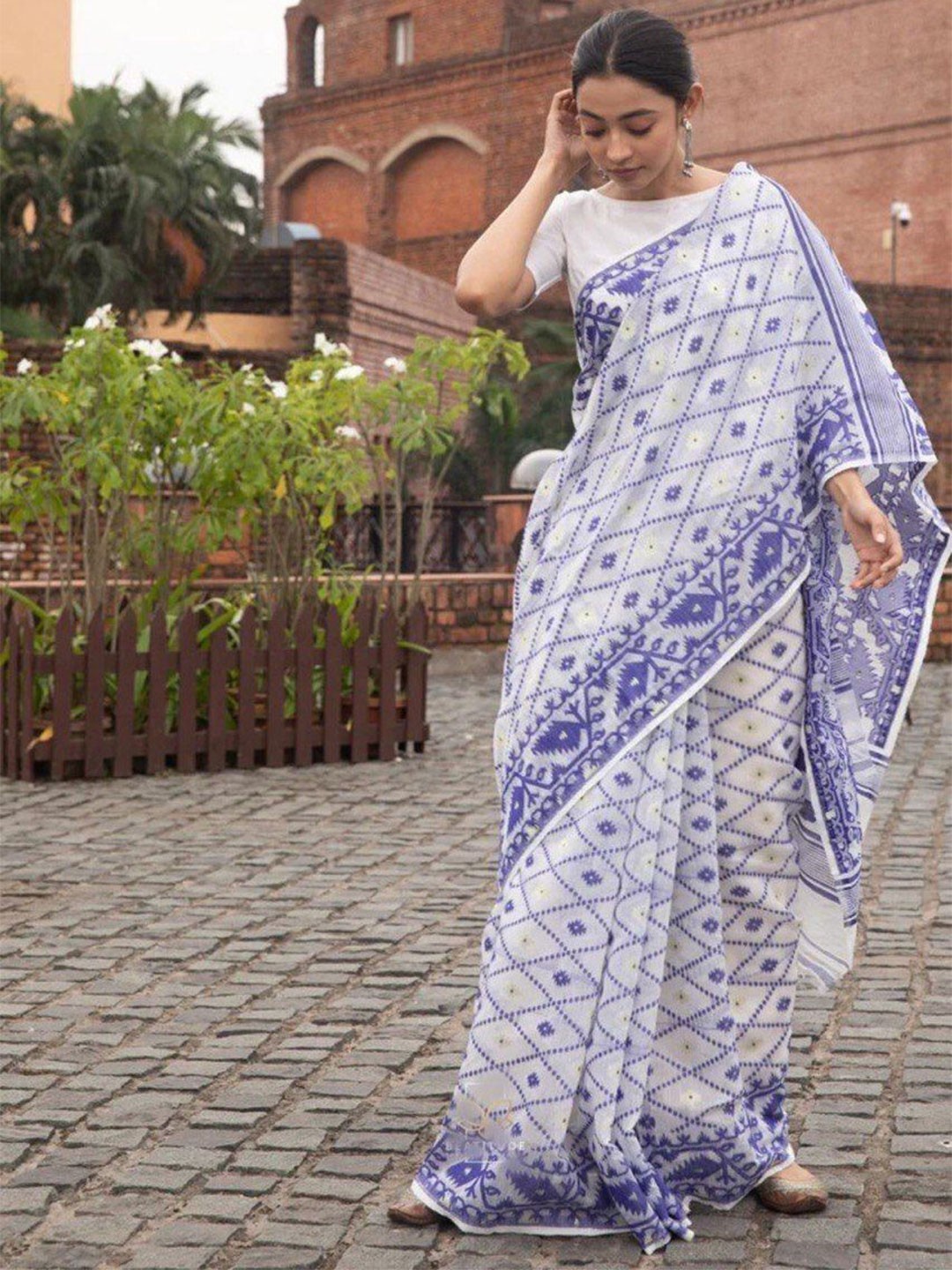 

Upalksh Woven Design Pure Cotton Kota Saree, White