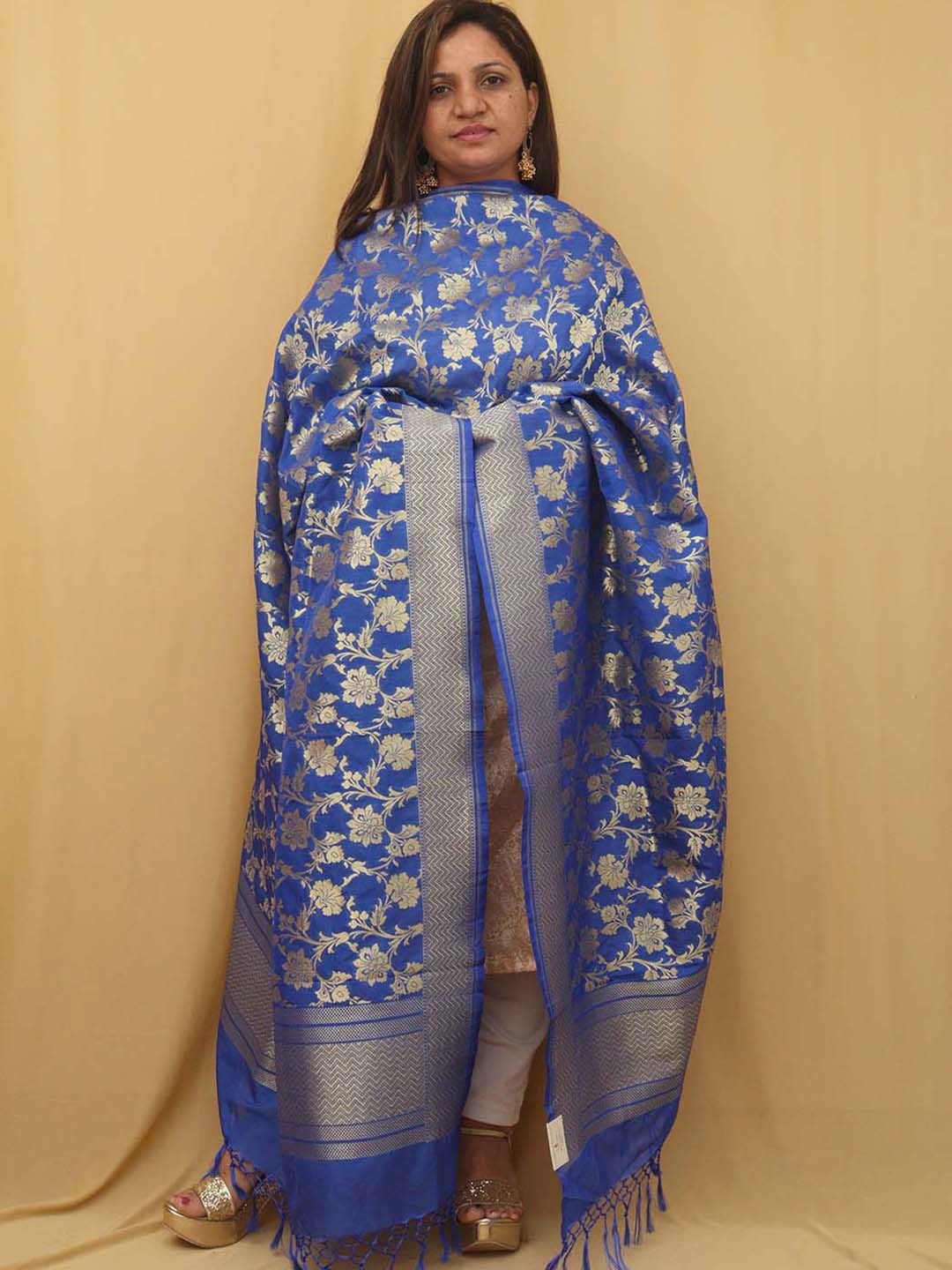 

Luxurionworld Floral Woven Design Zari Silk Dupatta, Blue