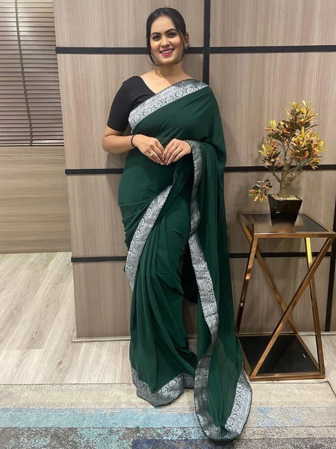 

Aika Zari Pure Silk Banarasi Saree, Green