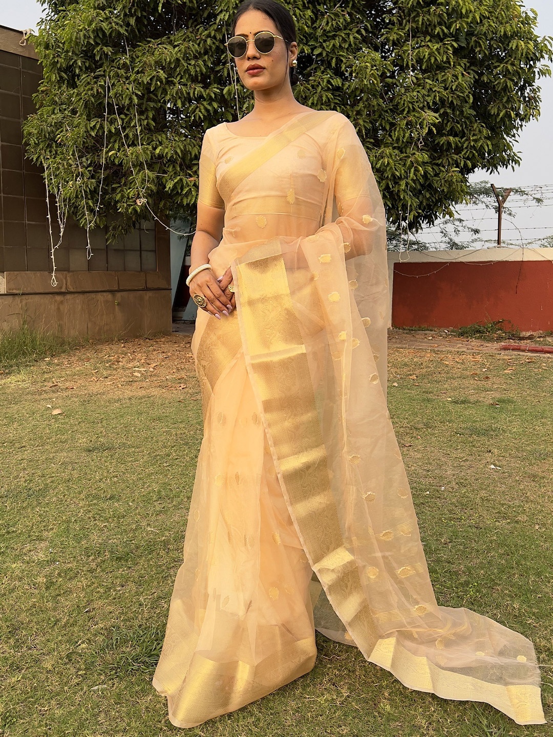 

Upalksh Woven Design Zari Pure Cotton Saree, Yellow