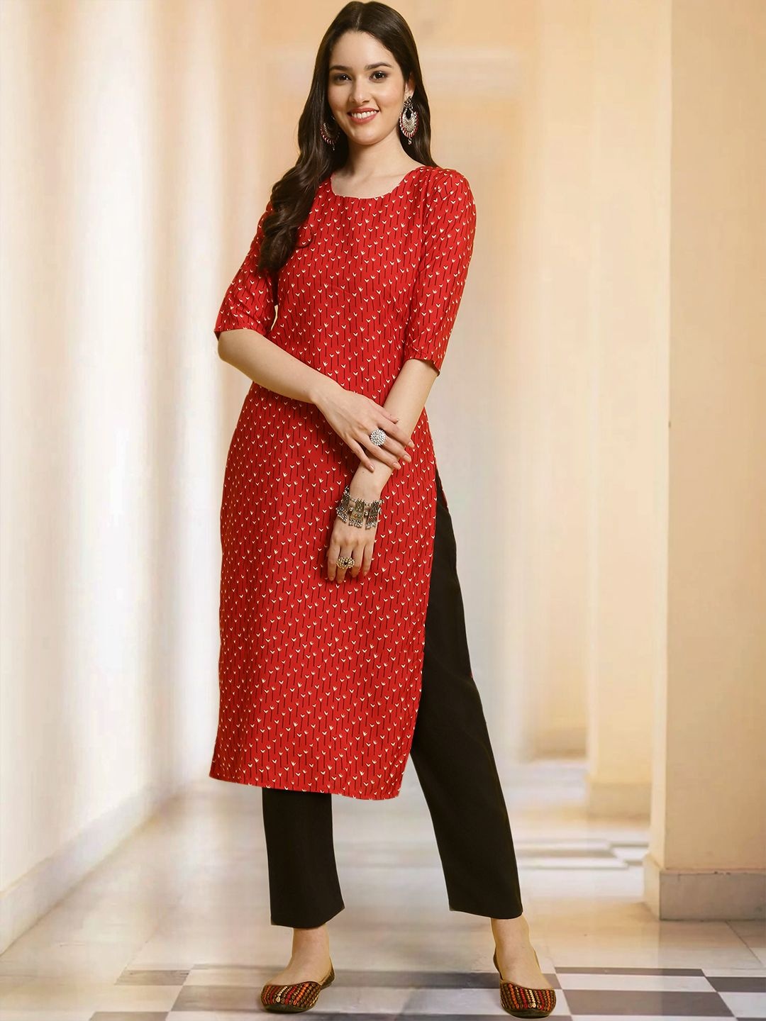 

7Threads Selection Of 2 Floral Printed Round Neck Straight Kurta With Trousers, Red