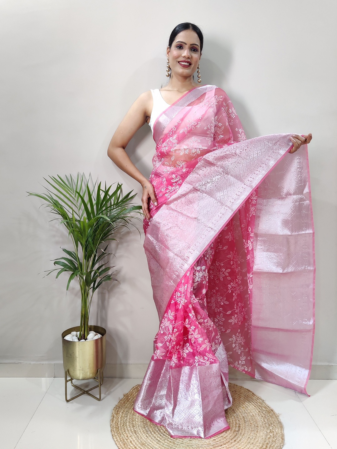 

Upalksh Floral Woven Design Zari Kota Saree, Pink