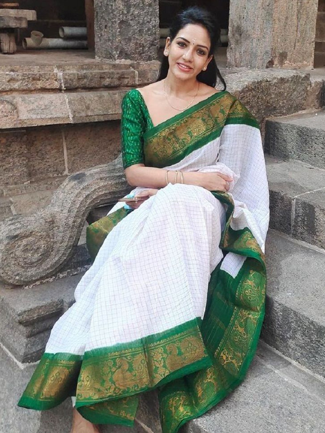 

Aika Woven Design Zari Pure Chiffon Saree, Green