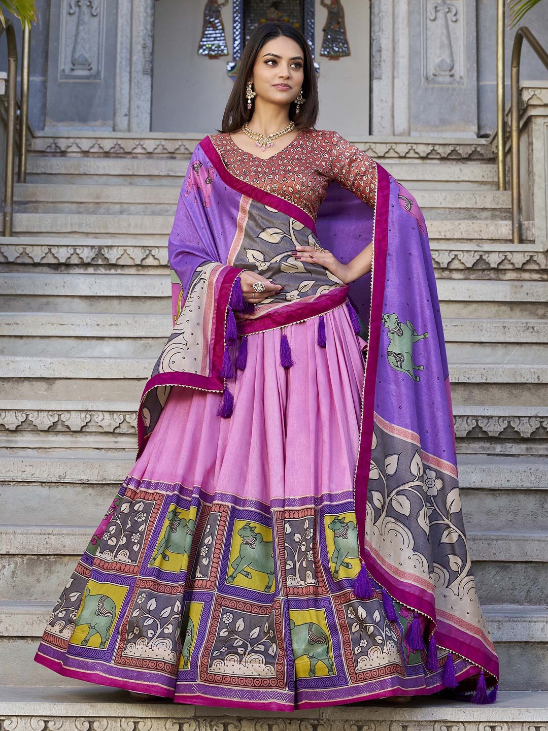 

LOOKNBOOK ART Kalamkari Printed Ready to Wear Lehenga & Unstitched Blouse With Dupatta, Peach