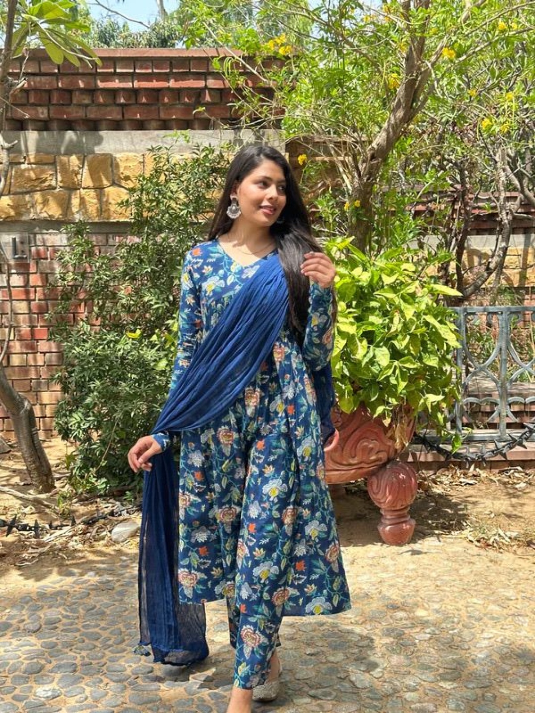 

JONAYA Floral Printed V Neck Pure Cotton Anarkali Kurta With Palazzos With Dupatta, Blue