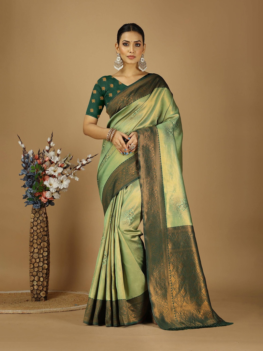 

HI FI NX Woven Design Zari Banarasi Saree, Green