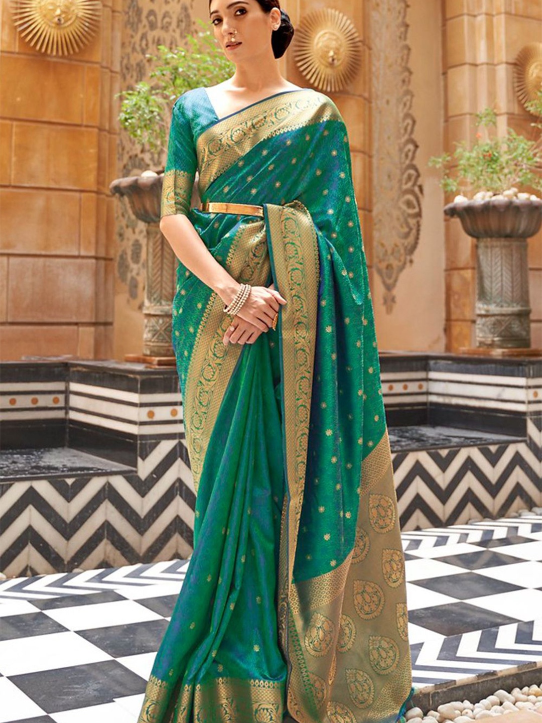 

PEENGAX Woven Design Floral Zari Banarasi Saree, Green
