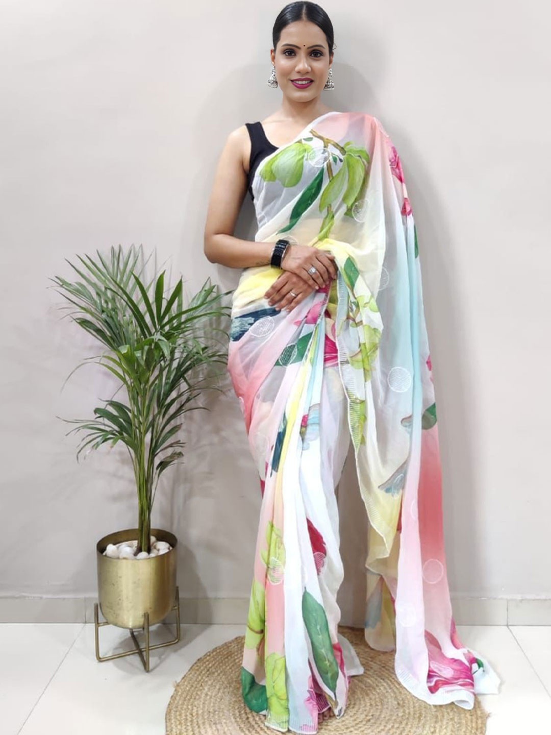

Upalksh Floral Printed Sequinned Banarasi Saree, White