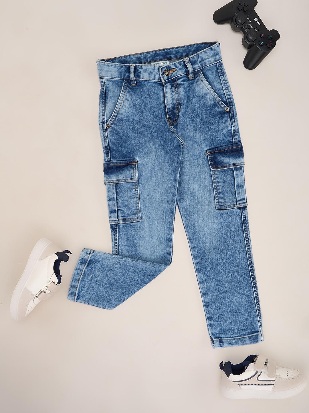 

Pantaloons Junior Boys Regular Fit Mid-Rise Heavy Fade Cotton Jeans, Blue