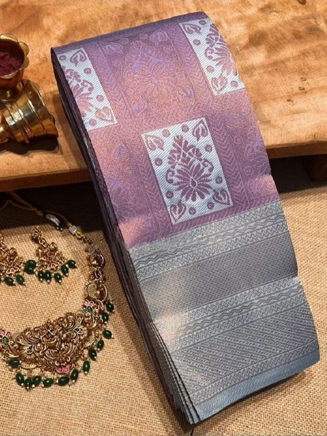 

Aika Woven Design Zari Pure Silk Banarasi Saree, Pink