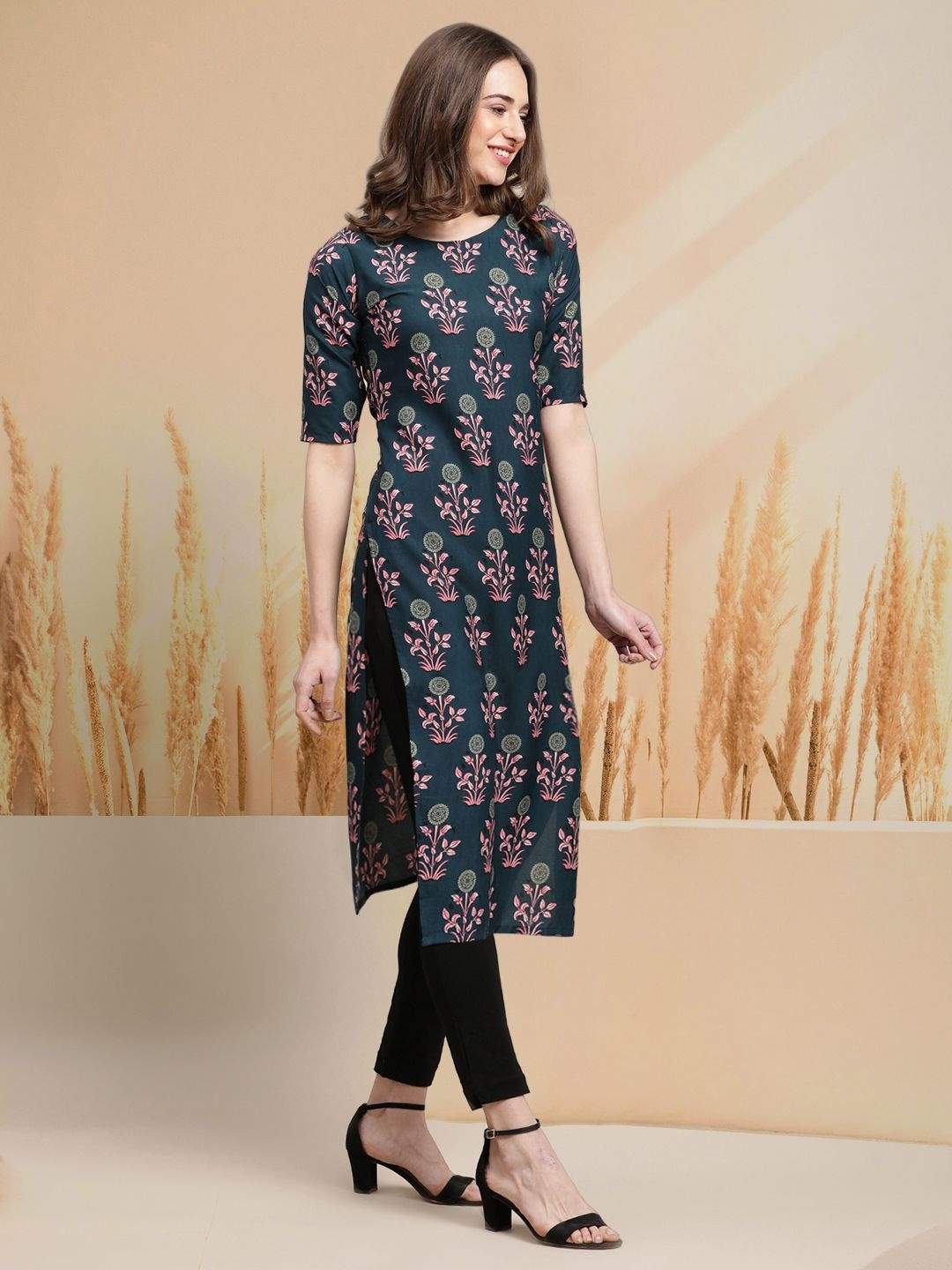 

7Threads Selection Of 2 Floral Printed Round Neck Straight Kurta With Trousers, Navy blue