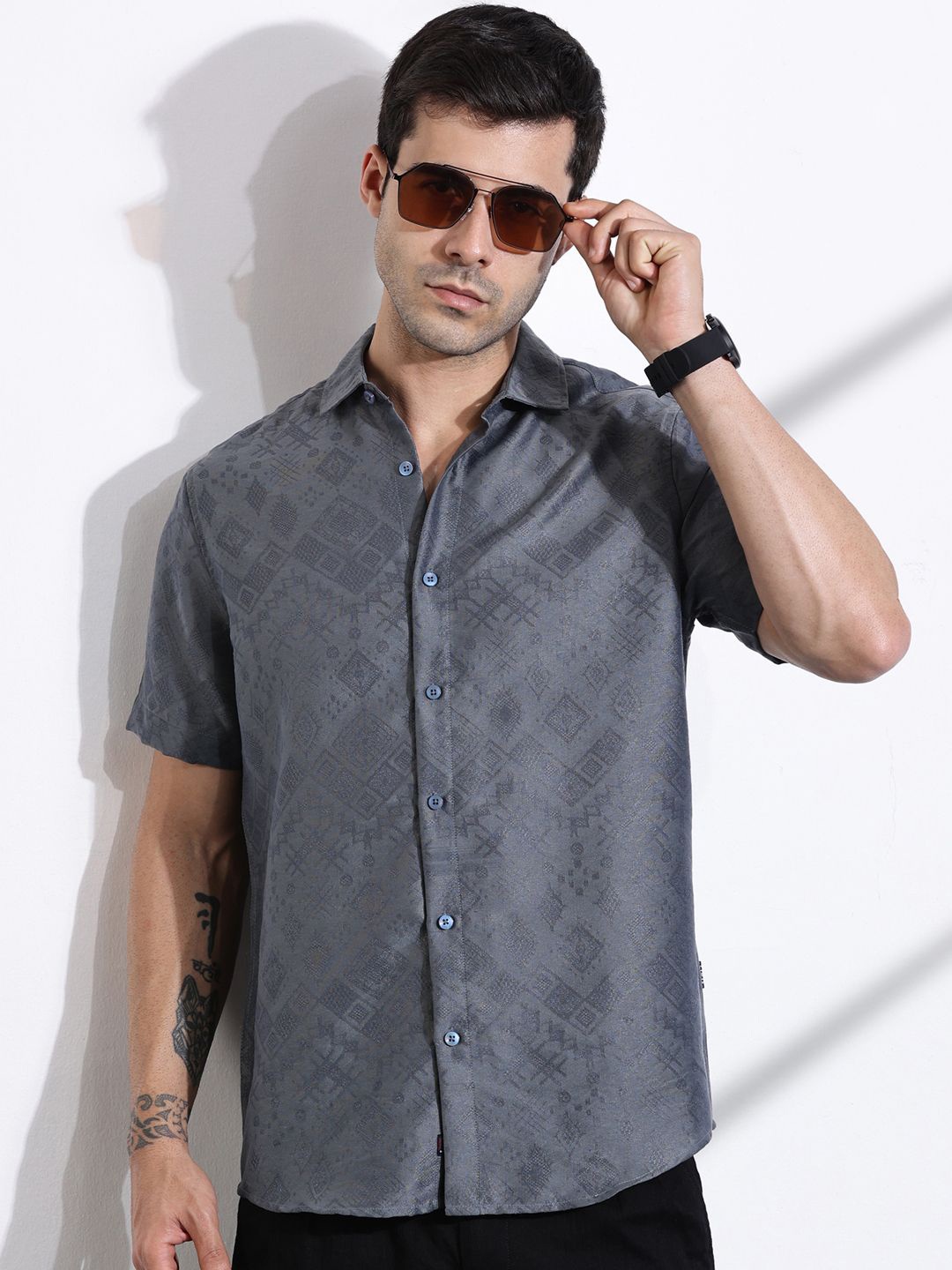 

Thomas Scott Men Smart Slim Fit Cutaway Collar Geometric Printed Casual Shirt, Grey