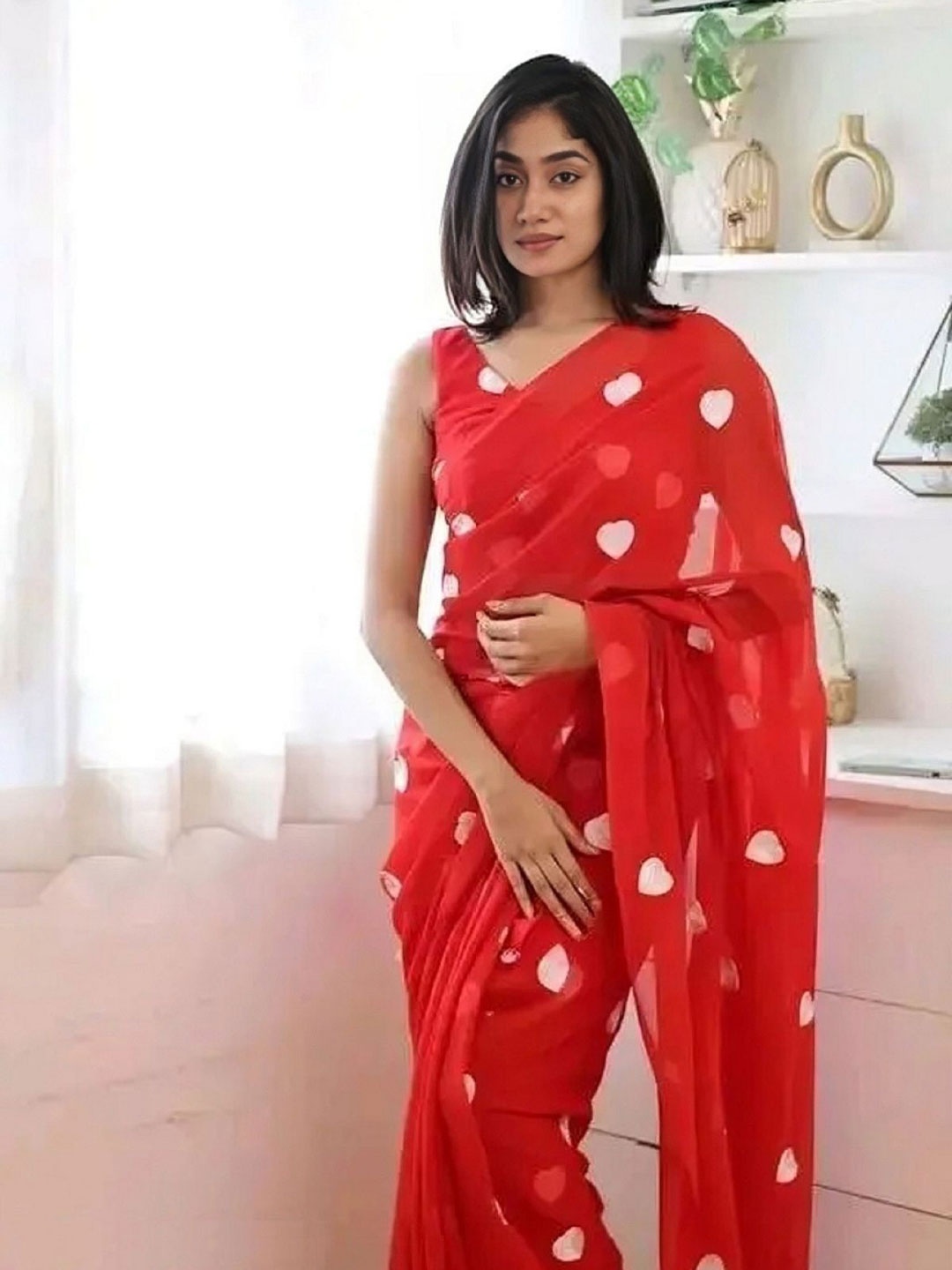 

Aika Floral Embroidered Saree, Red