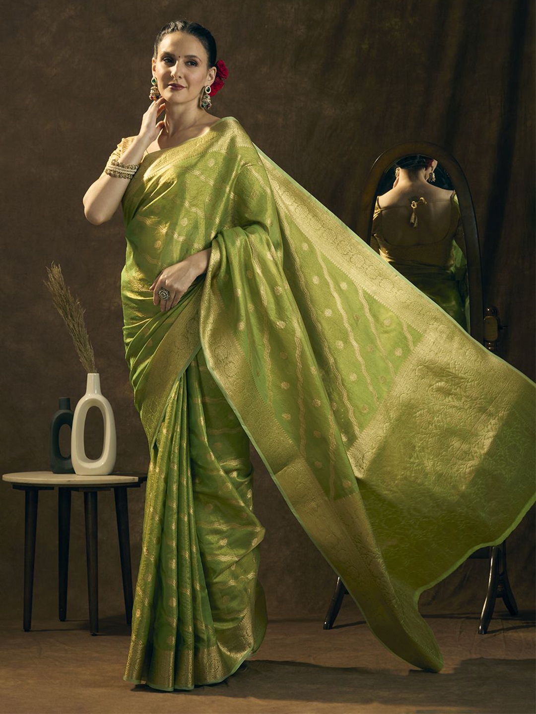 

JUST FASHION Woven Design Zari Tissue Banarasi Saree, Green